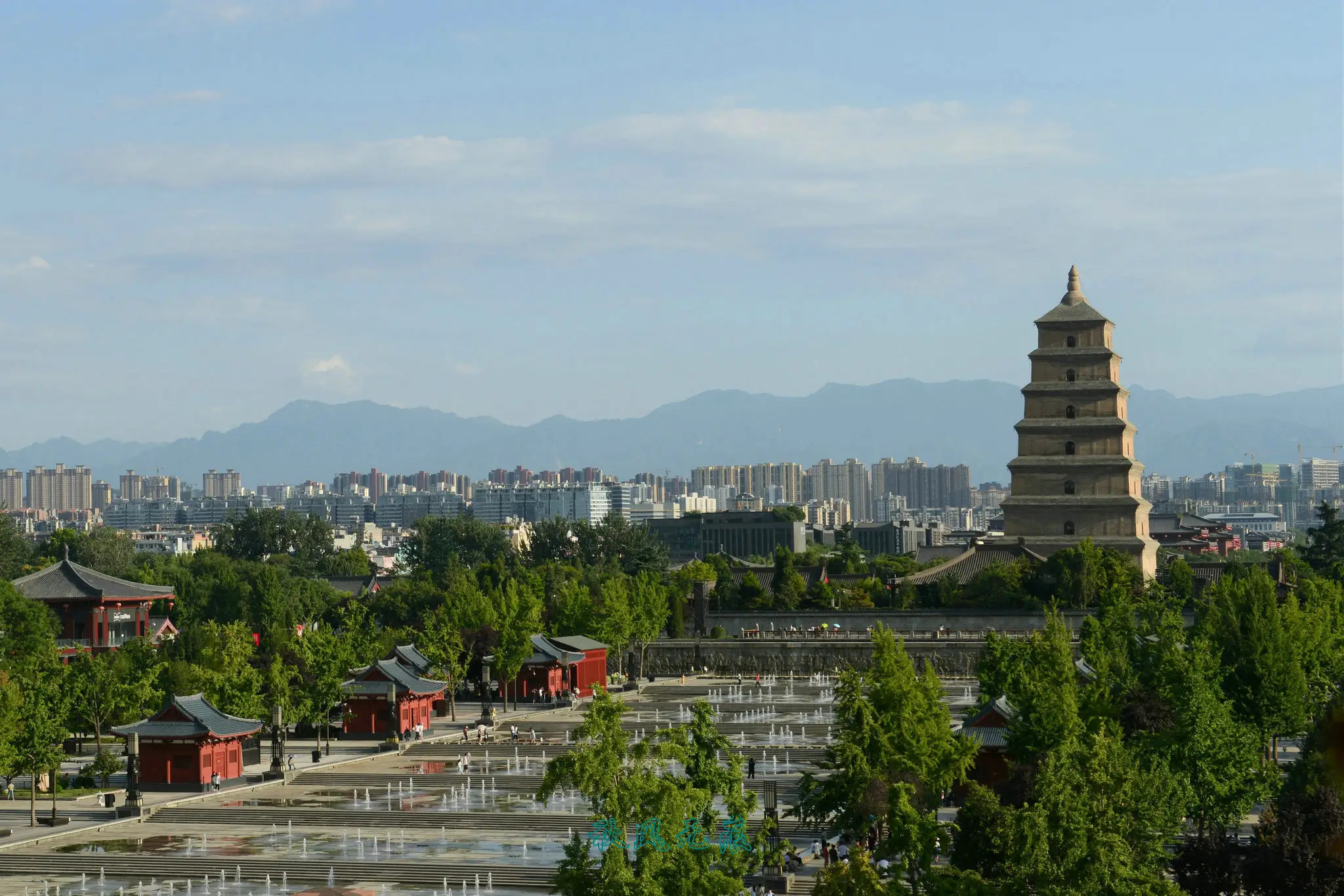 陜西大雁塔景區(qū)ETC智慧停車系統(tǒng)（棕色KSJ款車牌識(shí)別+高速ETC+無人值守出入口繳費(fèi)終端）雙模識(shí)別